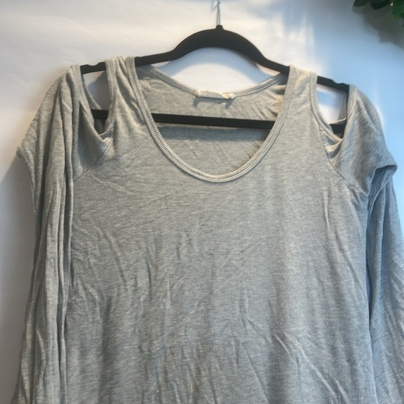 Elan Grey Cold shoulder tee oversized - Picture 2 of 6